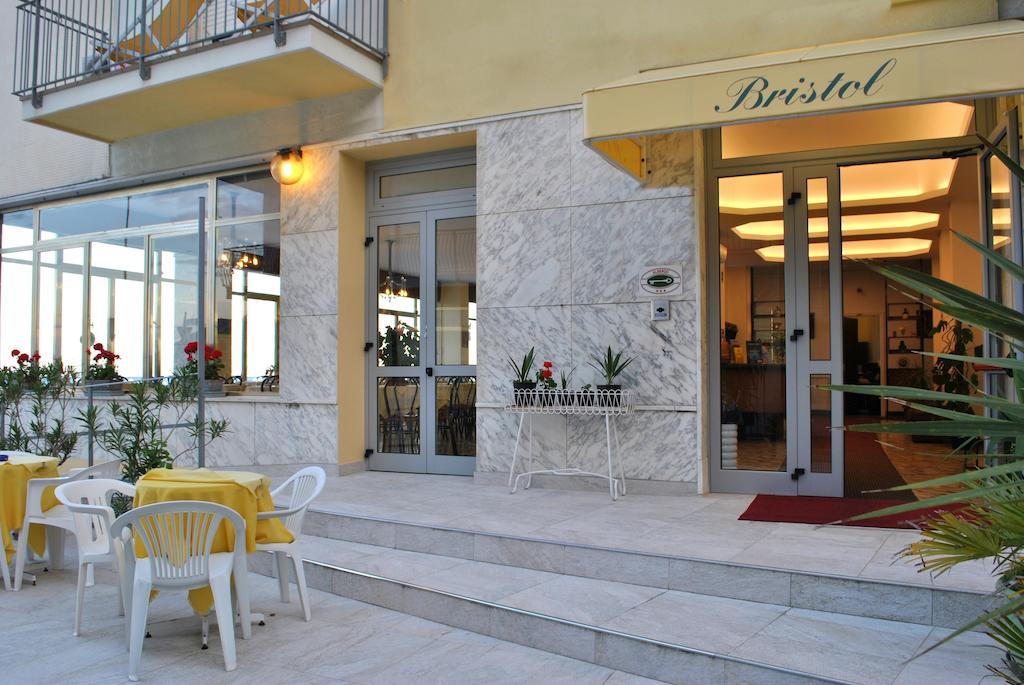 Hotel Bristol Laigueglia Exteriör bild