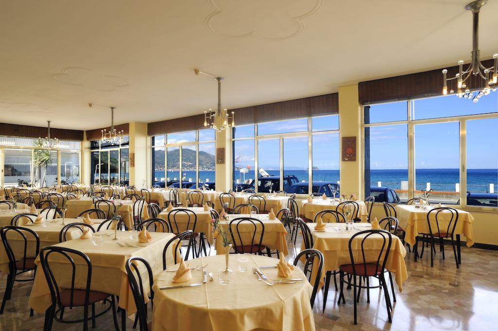 Hotel Bristol Laigueglia Exteriör bild