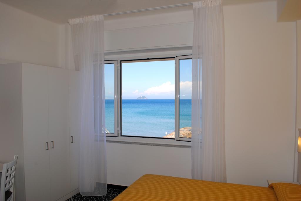 Hotel Bristol Laigueglia Rum bild
