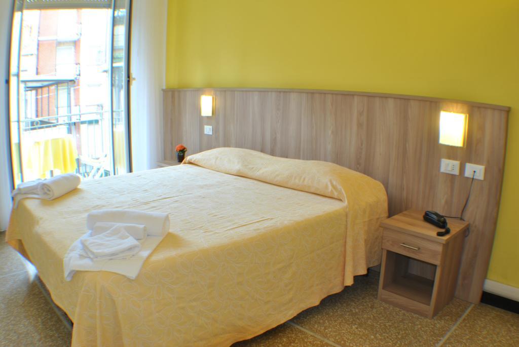 Hotel Bristol Laigueglia Exteriör bild