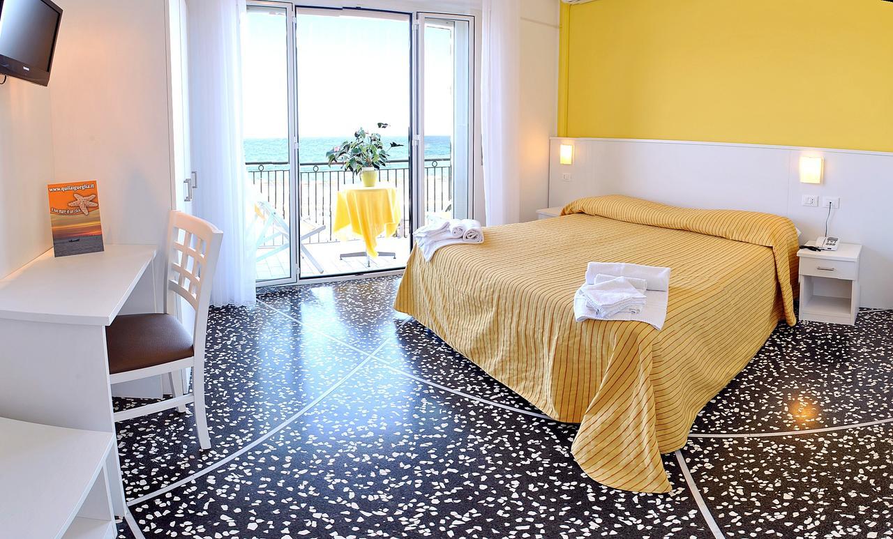 Hotel Bristol Laigueglia Exteriör bild